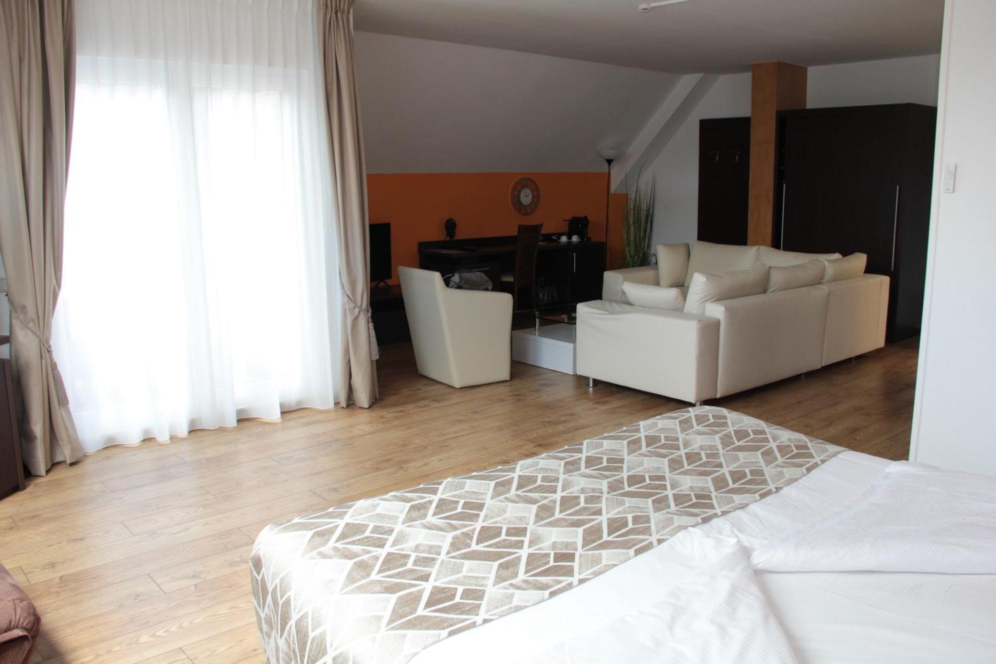 Threeland Hotel Pétange Kültér fotó